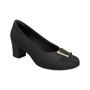 Scarpin con detalle de hebilla